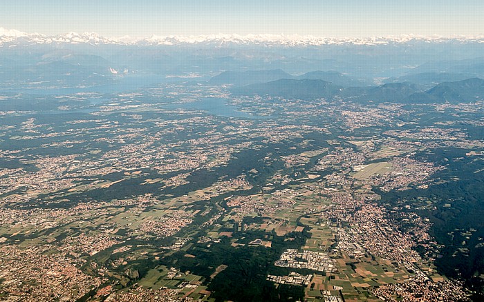 Lombardei Provincia di Varese 2015-05-27 Flug EZY2552 München Franz Josef Strauß (MUC/EDDM) - Mailand-Malpensa (MXP/LIMC) Lago di Varese Lago Maggiore Luftbild aerial photo