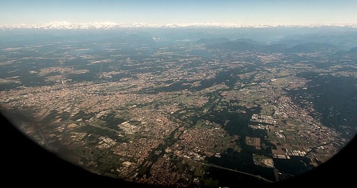 Lombardei Provincia di Varese 2015-05-27 Flug EZY2552 München Franz Josef Strauß (MUC/EDDM) - Mailand-Malpensa (MXP/LIMC) Lago di Varese Lago Maggiore Luftbild aerial photo