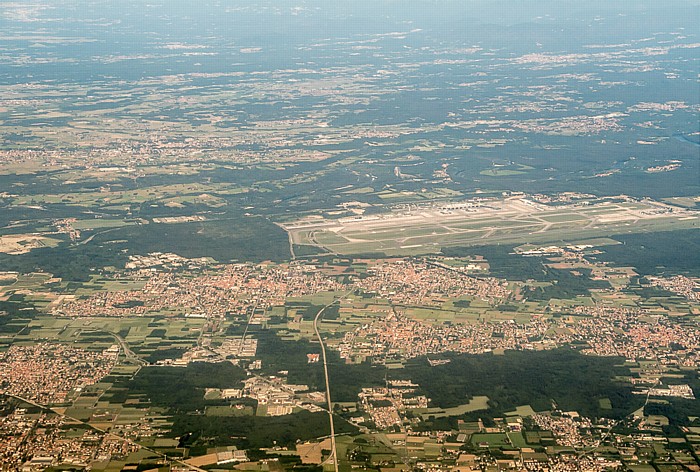 Lombardei Provincia di Varese: Aeroporto di Milano-Malpensa 2015-05-27 Flug EZY2552 München Franz Josef Strauß (MUC/EDDM) - Mailand-Malpensa (MXP/LIMC) Luftbild aerial photo