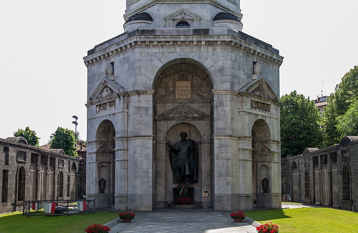 Piazza Sant'Ambrogio: Tempio della Vittoria (Sacrario dei Caduti Milanesi o Monumento ai caduti) Mailand