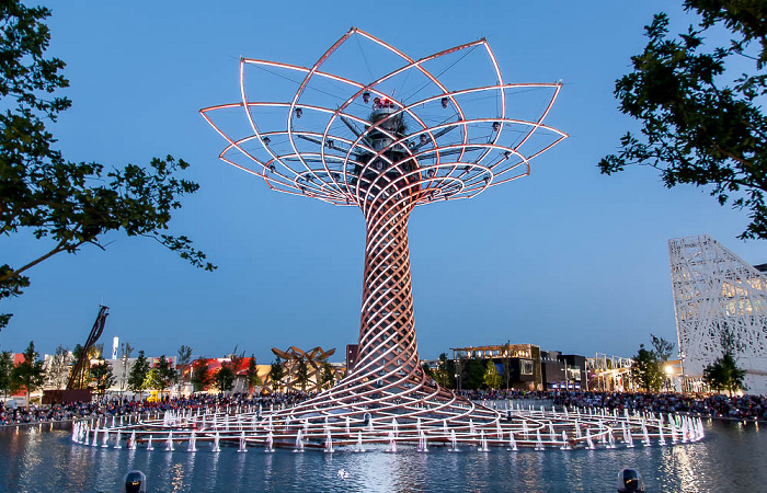 Mailand EXPO Milano 2015: Baum des Lebens (Tree of Life, Alvero della Vita) Baum des Lebens EXPO 2015 Italienischer Pavillon EXPO 2015