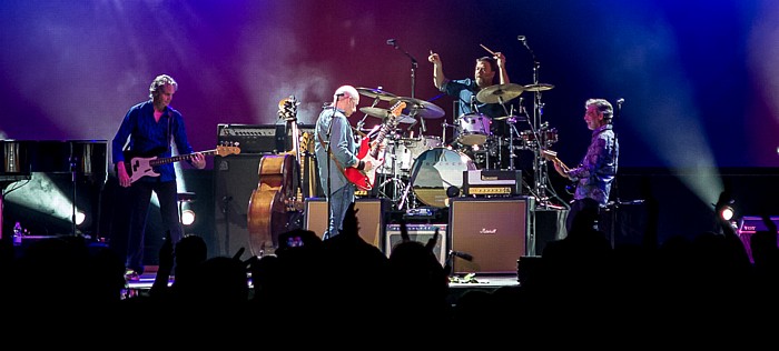 Mediolanum Forum: Mark Knopfler Assago Glenn Worf, Mark Knopfler, Ian Thomas, Richard Bennett - Sultans of Swing