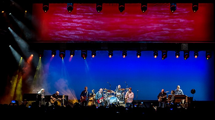 Mediolanum Forum: Mark Knopfler Assago Going Home: Theme from Local Hero