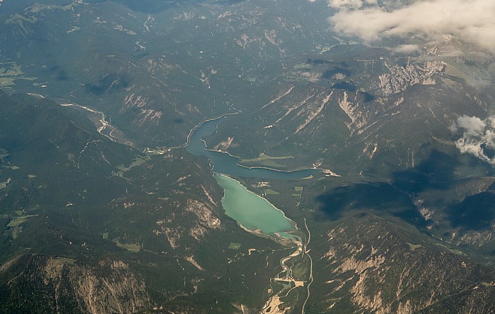 Bayern - Landkreis Bad Tölz-Wolfratshausen: Vorkarwendel / Sylvensteinspeicher / Isarwinkel 2015-05-29 Flug EZY2555 Mailand-Malpensa (MXP/LIMC) - München Franz Josef Strauß (MUC/EDDM) Luftbild aerial photo