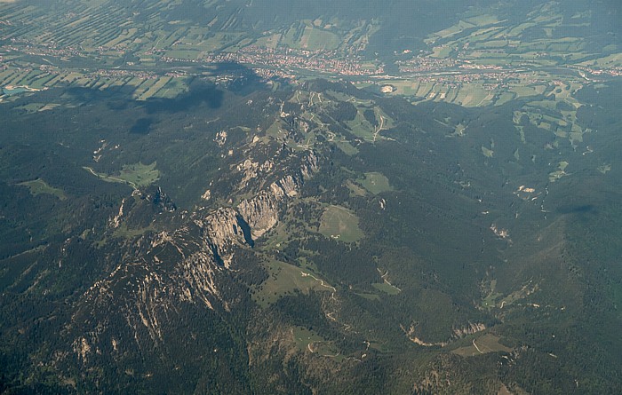 Bayern - Landkreis Bad Tölz-Wolfratshausen: Isarwinkel / Bayerische Voralpen / Isartal 2015-05-29 Flug EZY2555 Mailand-Malpensa (MXP/LIMC) - München Franz Josef Strauß (MUC/EDDM) Achselköpfe Benediktenwand Benediktenwandgruppe Brauneck Lenggries Luftbild aerial photo