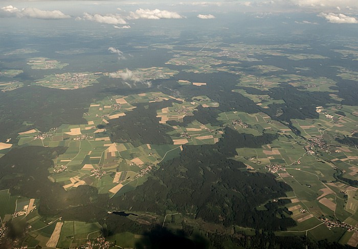 Bayern - Landkreis Bad Tölz-Wolfratshausen: Gemeindeteile von Egling 2015-05-29 Flug EZY2555 Mailand-Malpensa (MXP/LIMC) - München Franz Josef Strauß (MUC/EDDM) Luftbild aerial photo