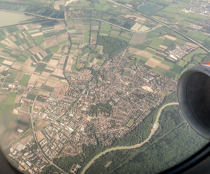 Bayern - Landkreis München: Ismaning 2015-05-29 Flug EZY2555 Mailand-Malpensa (MXP/LIMC) - München Franz Josef Strauß (MUC/EDDM) Autobahnring A 99 Feringasee Luftbild aerial photo
