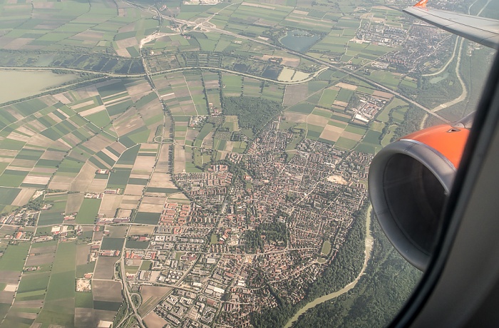 Bayern - Landkreis München: Ismaning 2015-05-29 Flug EZY2555 Mailand-Malpensa (MXP/LIMC) - München Franz Josef Strauß (MUC/EDDM) Anschlussstelle Aschheim/Ismaning Autobahnring A 99 Feringasee Speichersee Unterföhring Luftbild aerial photo