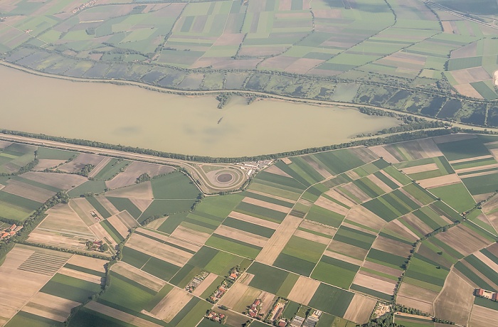 Bayern - Landkreis München: Speichersee und BMW-Messgelände Aschheim (Teststrecke) 2015-05-29 Flug EZY2555 Mailand-Malpensa (MXP/LIMC) - München Franz Josef Strauß (MUC/EDDM) Luftbild aerial photo