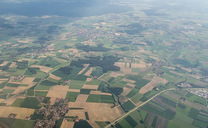 Bayern - Landkreis Erding / Landkreis Ebersberg 2015-05-29 Flug EZY2555 Mailand-Malpensa (MXP/LIMC) - München Franz Josef Strauß (MUC/EDDM) Ebersberger Forst Markt Schwaben Luftbild aerial photo