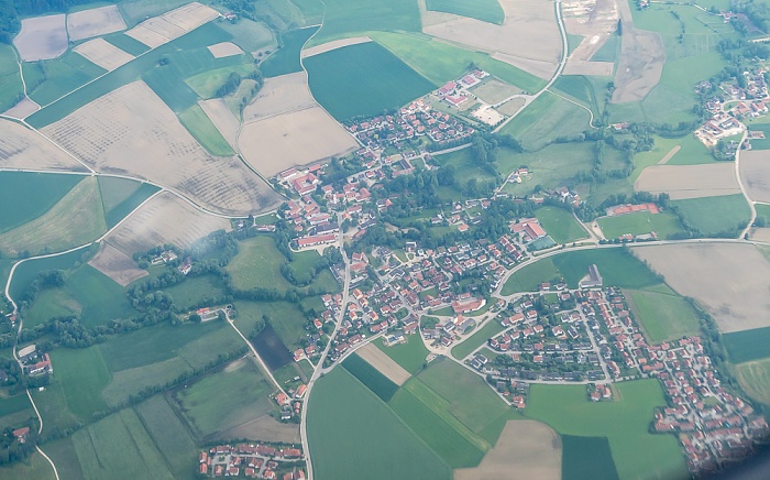 Bayern - Landkreis Erding: Lengdorf 2015-05-29 Flug EZY2555 Mailand-Malpensa (MXP/LIMC) - München Franz Josef Strauß (MUC/EDDM) Luftbild aerial photo