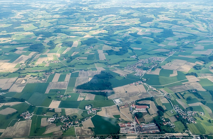 Bayern - Landkreis Erding 2015-05-29 Flug EZY2555 Mailand-Malpensa (MXP/LIMC) - München Franz Josef Strauß (MUC/EDDM) Armstorf Dorfen Sankt Wolfgang Luftbild aerial photo