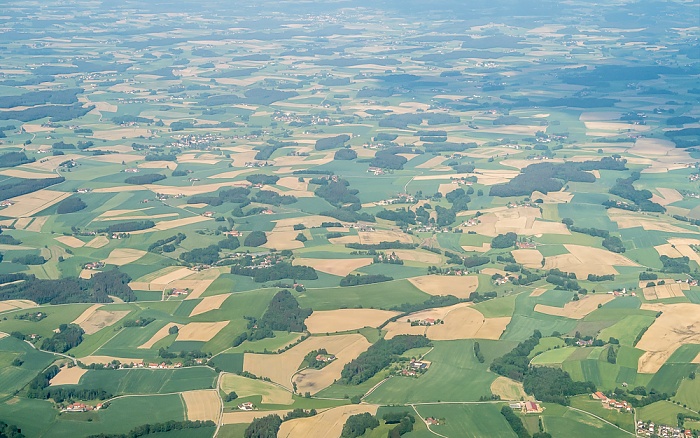 Bayern - Landkreis Landshut: Ortsteile von Velden 2015-05-29 Flug EZY2555 Mailand-Malpensa (MXP/LIMC) - München Franz Josef Strauß (MUC/EDDM) Luftbild aerial photo