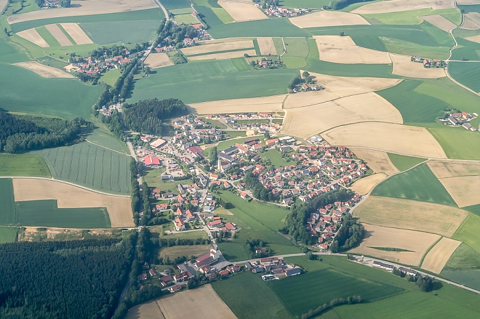 Bayern - Landkreis Erding: Hohenpolding 2015-05-29 Flug EZY2555 Mailand-Malpensa (MXP/LIMC) - München Franz Josef Strauß (MUC/EDDM) Luftbild aerial photo