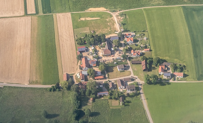Bayern - Landkreis Erding: Kienraching (Steinkirchen) 2015-05-29 Flug EZY2555 Mailand-Malpensa (MXP/LIMC) - München Franz Josef Strauß (MUC/EDDM) Luftbild aerial photo