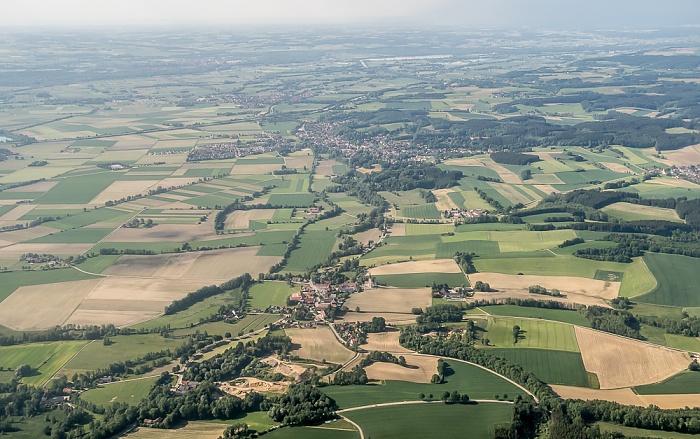 Bayern - Landkreis Erding: Wartenberg (Oberbayern) 2015-05-29 Flug EZY2555 Mailand-Malpensa (MXP/LIMC) - München Franz Josef Strauß (MUC/EDDM) Fraunberg Riding Luftbild aerial photo