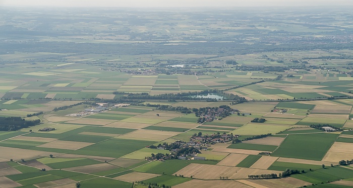 Bayern - Landkreis Erding 2015-05-29 Flug EZY2555 Mailand-Malpensa (MXP/LIMC) - München Franz Josef Strauß (MUC/EDDM) Langenpreising Mittlere-Isar-Kanal Thenn Thenner Weiher Wartenberg (Oberbayern) Zustorf Zustorfer Weiher Luftbild aerial photo