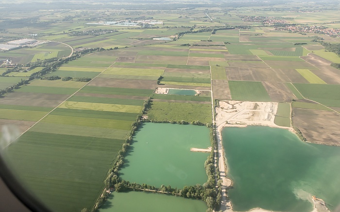 Bayern - Landkreis Erding: Kieswerk Rohrdorfer Eichenkofen 2015-05-29 Flug EZY2555 Mailand-Malpensa (MXP/LIMC) - München Franz Josef Strauß (MUC/EDDM) Berglern Eitting Kieswerk Rohrdorfer Berglern Luftbild aerial photo