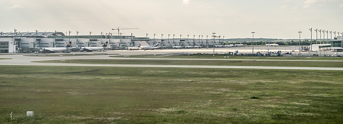 München Flughafen Franz Josef Strauß: Terminal 2 2015-05-29 Flug EZY2555 Mailand-Malpensa (MXP/LIMC) - München Franz Josef Strauß (MUC/EDDM)
