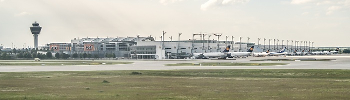 Flughafen Franz Josef Strauß: Tower, Munich Airport Center (MAC), Terminal 2 München
