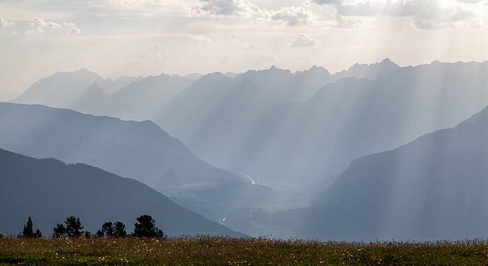 Blick von der Bielefelder Hütte (v.u.): Inntal und Lechtaler Alpen Hochoetz