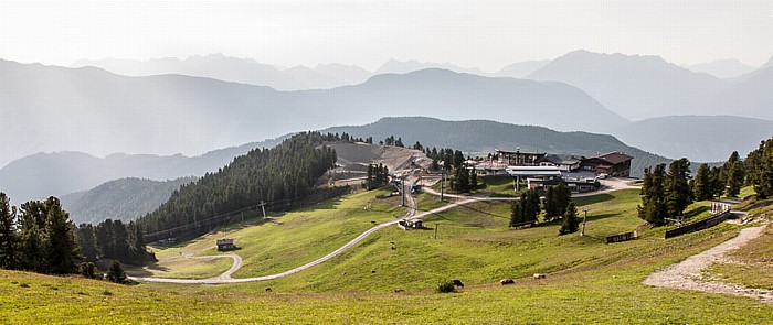 Blick von der Bielefelder Hütte: Acherkogelbahn-Bergstation Hochoetz