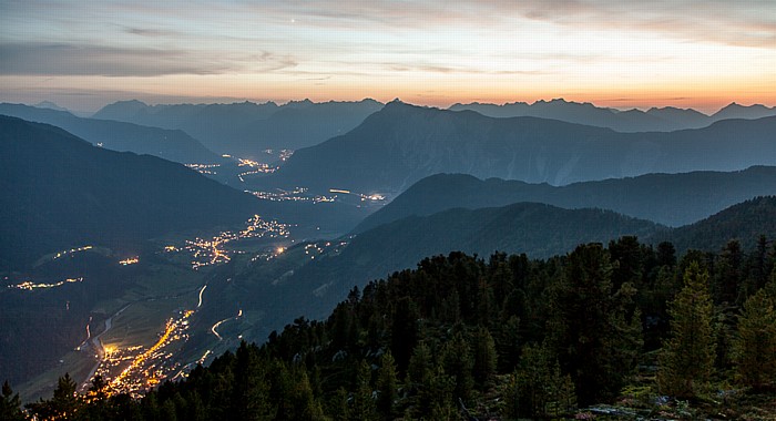 Hochoetz Blick von der Bielefelder Hütte (v.u.): Ötztal, Inntal, Tschirgant und Lechtaler Alpen