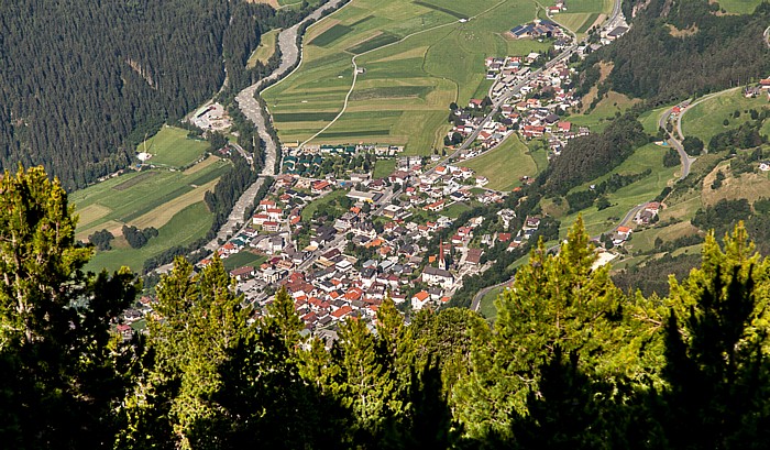 Hochoetz Blick von der Bielefelder Hütte: Oetz und Ötztaler Ache im Ötztal