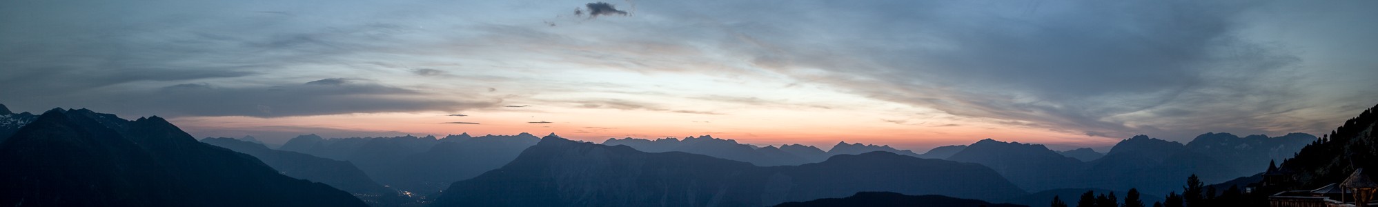 Blick von der Bielefelder Hütte: Ötztaler Alpen, Ötztal, Inntal, Lechttaler Alpen und Mieminger Kette Hochoetz