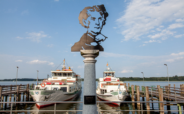 Prien-Stock: Hafen Chiemseeschifffahrt und Chiemsee - Denkmal für König Ludwig II. Prien am Chiemsee