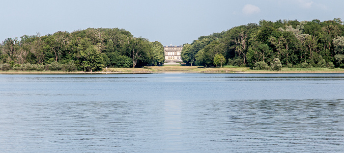 Chiemsee Herreninsel (Herrenchiemsee) mit Kanal (Grand Canal) und Schloss Herrenchiemsee