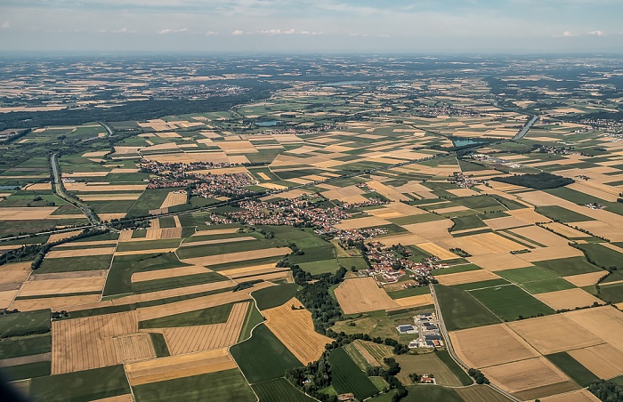 Bayern - Landkreis Erding: Berglern 2015-07-22 Flug DLA8196 München Franz Josef Strauß (MUC/EDDM) - Florenz (FLR/LIRQ) Mittlere-Isar-Kanal Sempt Sempt-Flutkanal Thenn Thenner Weiher Zustorf Zustorfer Weiher Luftbild aerial photo