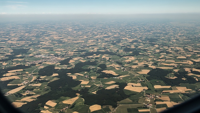 Bayern - Landkreis Erding 2015-07-22 Flug DLA8196 München Franz Josef Strauß (MUC/EDDM) - Florenz (FLR/LIRQ) Taufkirchen (Vils) Luftbild aerial photo