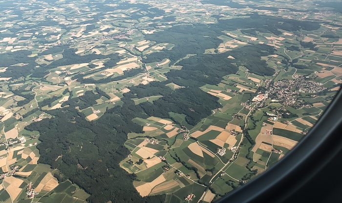 Bayern - Landkreis Erding: Isental und Isen 2015-07-22 Flug DLA8196 München Franz Josef Strauß (MUC/EDDM) - Florenz (FLR/LIRQ) Sankt Wolfgang Luftbild aerial photo