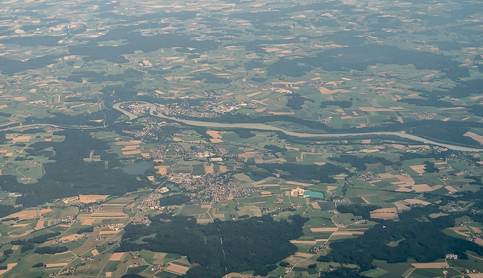 Bayern - Landkreis Rosenheim: Inn 2015-07-22 Flug DLA8196 München Franz Josef Strauß (MUC/EDDM) - Florenz (FLR/LIRQ) Edling Hochmoor am Kesselsee Staudhamer See Wasserburg am Inn Luftbild aerial photo