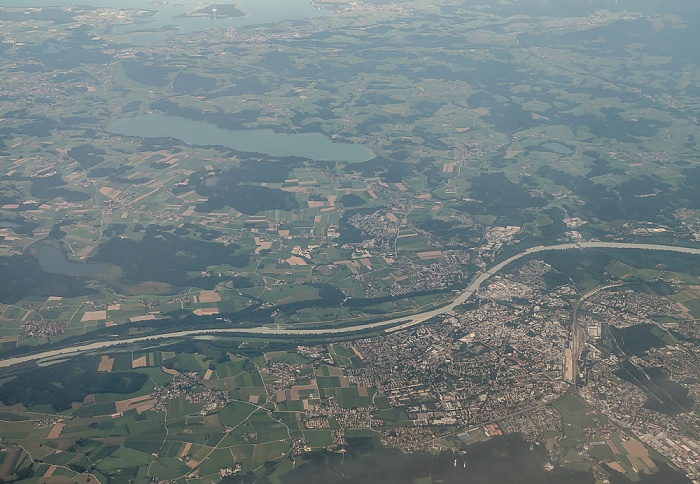 Bayern - Landkreis Rosenheim / Rosenheim / Inn 2015-07-22 Flug DLA8196 München Franz Josef Strauß (MUC/EDDM) - Florenz (FLR/LIRQ) Chiemsee Hofstätter See Simssee Luftbild aerial photo