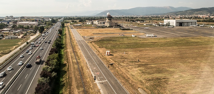 Flughafen Florenz (Aeroporto di Firenze-Peretola “Amerigo Vespucci”) 2015-07-22 Flug DLA8196 München Franz Josef Strauß (MUC/EDDM) - Florenz (FLR/LIRQ) Luftbild aerial photo