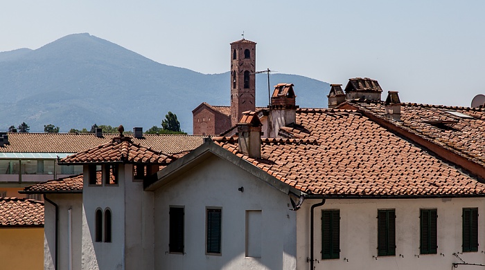 Blick vom Befestigungswall (Mura di Lucca) Chiesa di San Francesco