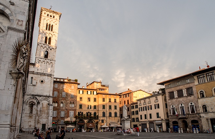 Lucca Centro Storico: Piazza San Michele Chiesa di San Michele in Foro