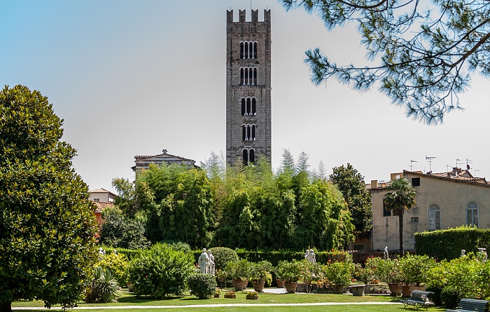 Centro Storico: Palazzo Pfanner (Garten), Basilica di San Frediano Lucca
