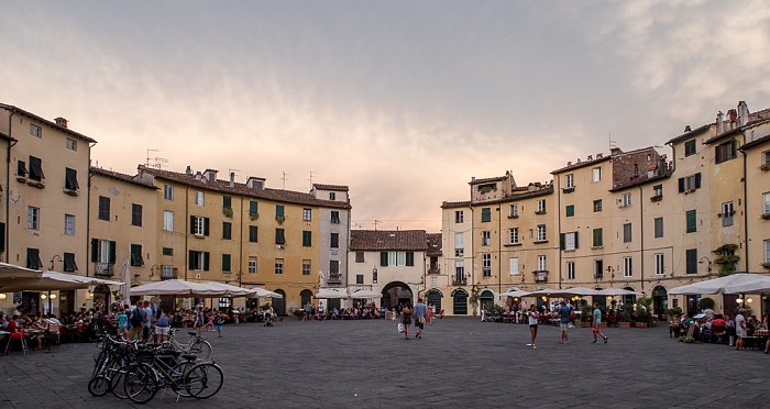 Centro Storico: Piazza dell'Anfiteatro Lucca