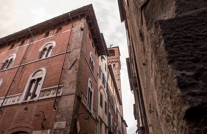 Centro Storico: Via Fillungo, Torre delle Ore (Torre dell'Orologio) Lucca