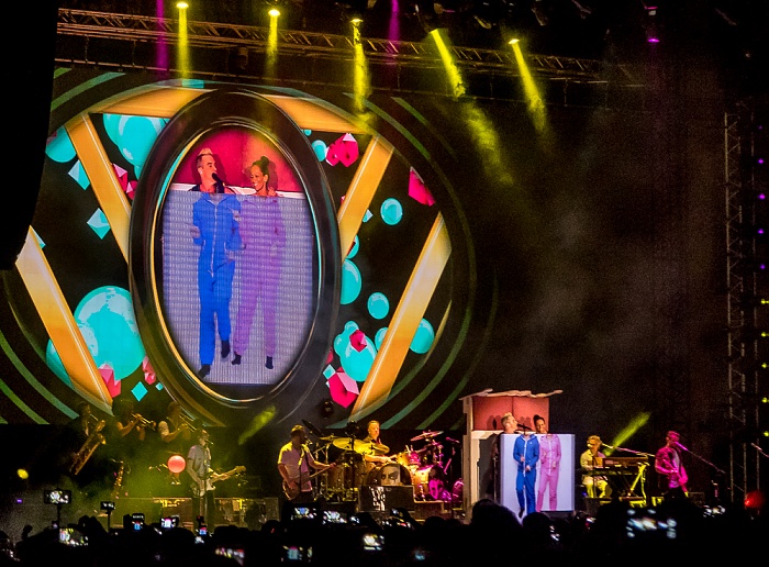 Piazza Napoleone (Lucca Summer Festival): Robbie Williams Lucca Candy