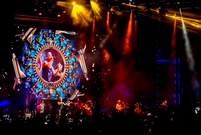 Piazza Napoleone (Lucca Summer Festival): Robbie Williams Lucca Royals / Millennium / 99 Problems