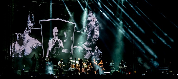 Piazza Napoleone (Lucca Summer Festival): Robbie Williams Lucca Whole Lotta Love / Kids