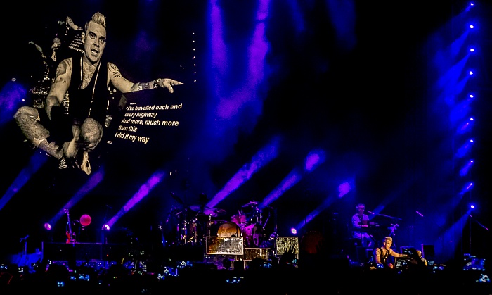 Piazza Napoleone (Lucca Summer Festival): Robbie Williams Lucca My Way