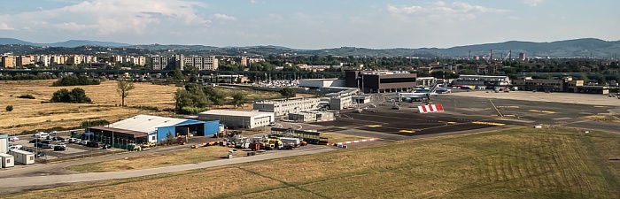 Flughafen Florenz (Aeroporto di Firenze-Peretola “Amerigo Vespucci”) 2015-07-26 Flug DLA8197 Florenz (FLR/LIRQ) - München Franz Josef Strauß (MUC/EDDM) Luftbild aerial photo
