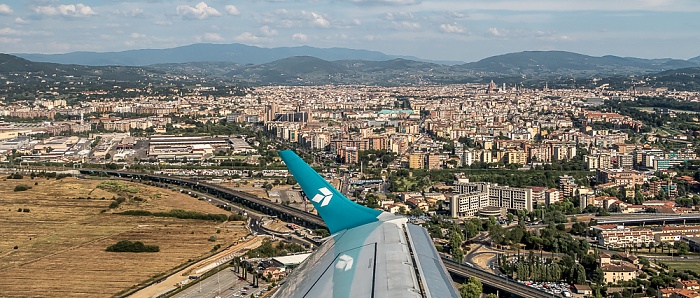 Flughafen Florenz (Aeroporto di Firenze-Peretola “Amerigo Vespucci”) 2015-07-26 Flug DLA8197 Florenz (FLR/LIRQ) - München Franz Josef Strauß (MUC/EDDM) Dom Luftbild aerial photo