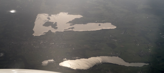 Bayern - Landkreis Garmisch-Partenkirchen: Staffelsee (oben) und Riegsee 2015-07-26 Flug DLA8197 Florenz (FLR/LIRQ) - München Franz Josef Strauß (MUC/EDDM) Froschhauser See Murnau am Staffelsee Wörth Luftbild aerial photo