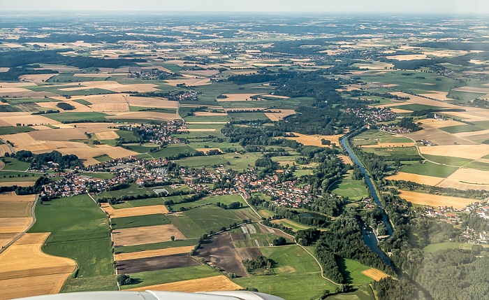 Bayern - Landkreis Freising: Fahrenzhausen 2015-07-26 Flug DLA8197 Florenz (FLR/LIRQ) - München Franz Josef Strauß (MUC/EDDM) Amper Amperkanal Luftbild aerial photo